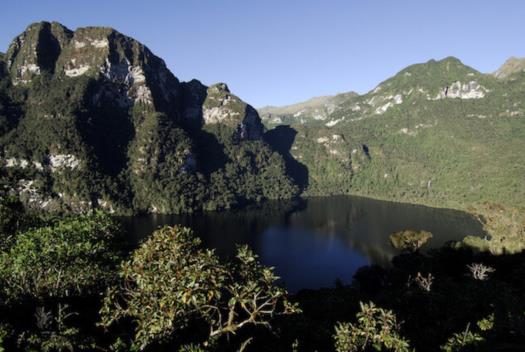 Vista de Laguna de los Cóndores, Amazonas, Perú